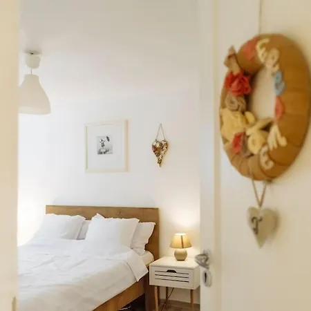 Downtown Studio Apartment *